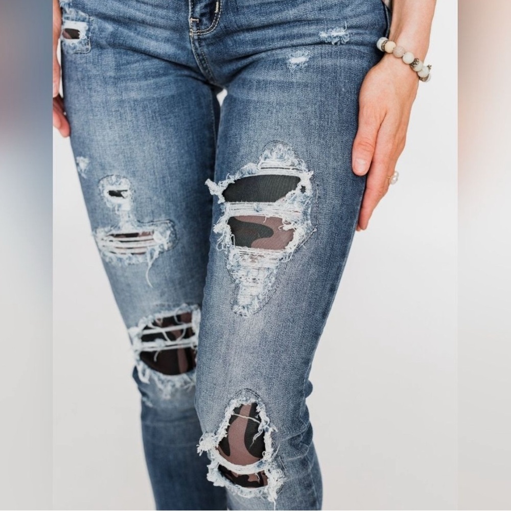 Judy Blue Distressed Blue Jeans - 15/32